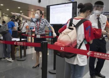 Beijing cancela más del 60% de vuelos por nuevo brote de coronavirus