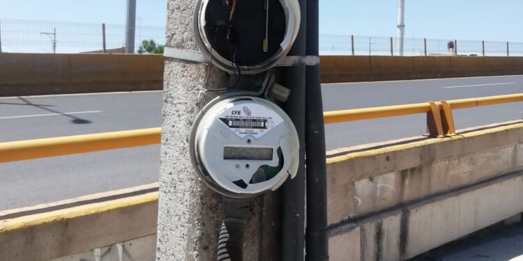Medidores vandalizados ocasionan fallas en alumbrado de Salvador Nava