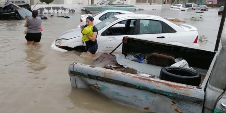 Tormenta tropical Hanna causa inundaciones en Monterrey
