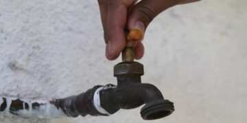 Se apoya con cisternas a colonias y comunidades marginadas