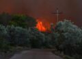 Evacuan a cientos en Grecia por incendio forestal