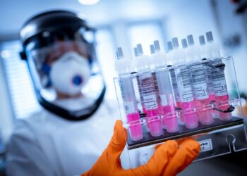 Vacuna de AstraZeneca y Oxford contra covid-19 da resultados positivos