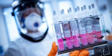 Vacuna de AstraZeneca y Oxford contra covid-19 da resultados positivos