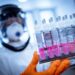 Vacuna de AstraZeneca y Oxford contra covid-19 da resultados positivos
