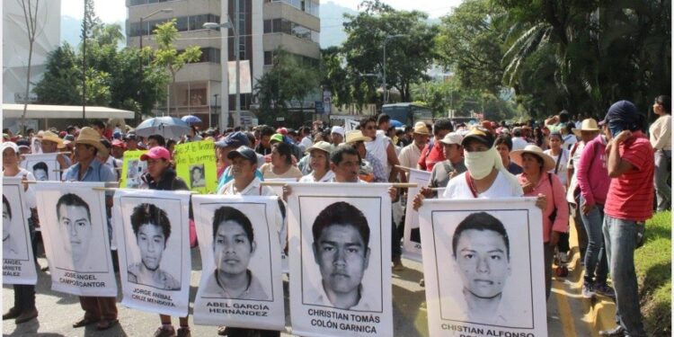 Anoche un juez dejó en libertad a un implicado en caso Ayotzinapa: AMLO