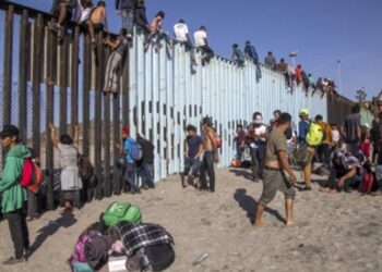 Al menos 300 guanajuatenses fueron abandonados en Tijuana engañados