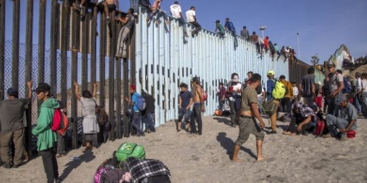 Al menos 300 guanajuatenses fueron abandonados en Tijuana engañados