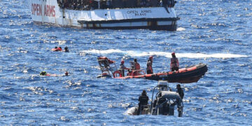 Localizan un bote a la deriva con 52 personas en el Mediterráneo