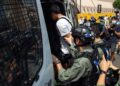 Policía de Hong Kong arresta a 200 personas en primer día de nueva ley