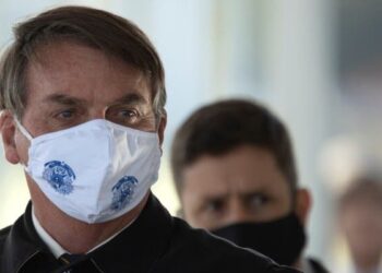 El presidente de Brasil, Jair Bolsonaro, con síntomas de COVID19