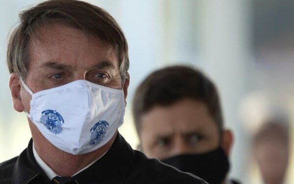 El presidente de Brasil, Jair Bolsonaro, con síntomas de COVID19