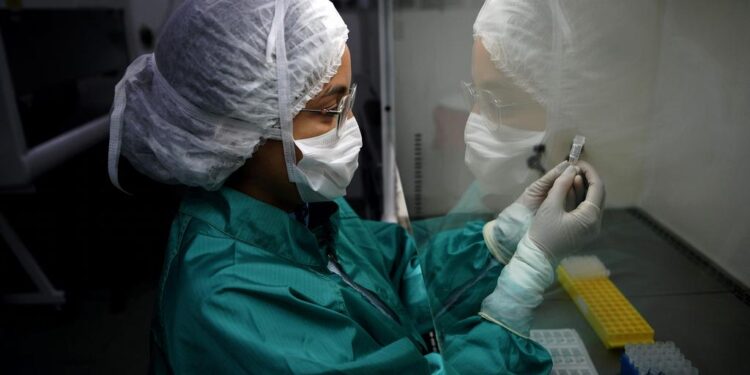 Va a hospital por unos análisis y se contagian de Covid-19 ella y su familia