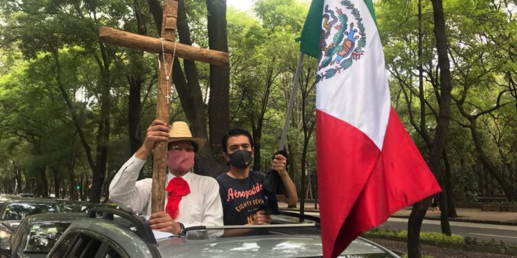 Nueva carabana anti-AMLO se manifiesta en Reforma