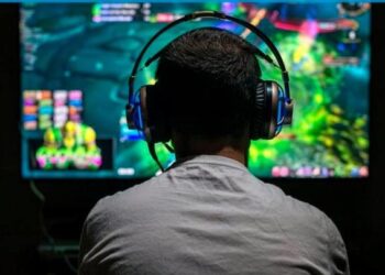 Adolescente sufre derrame cerebral tras jugar videojuegos 22 horas al día