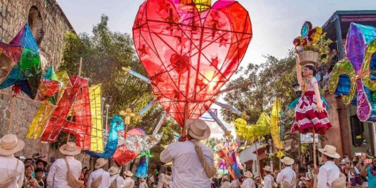 Disfruta de la Guelaguetza en línea