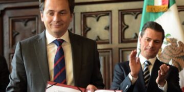 Emilio Lozoya, exdirector de Pemex, viaja rumbo a México