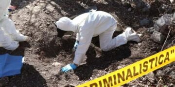 Hallan cuatro cuerpos en fosa clandestina de Hidalgo