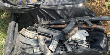 Tropas militares aseguran armas y cartuchos en Salinas de Hidalgo, S.L.P.