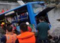Al menos 21 muertos al caer un autobús con estudiantes a un embalse en China