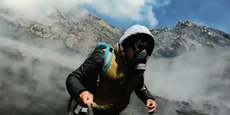 Irresponsable alpinista sube al Popocatépetl y domo de lava lo sorprende