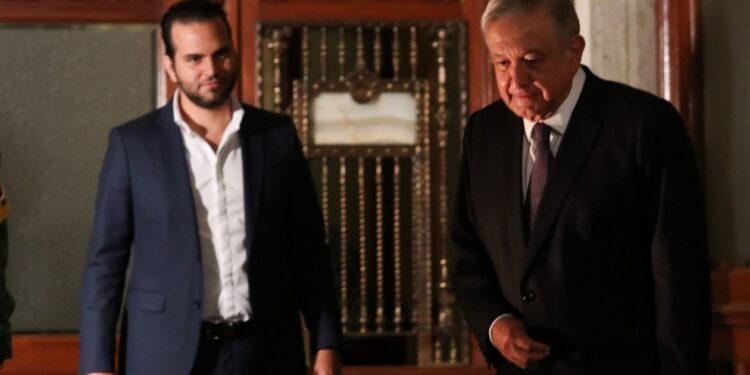 AMLO informa que familiares que murieron por covid-19