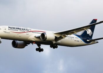Acciones de Aeroméxico se desploman tras anuncio de reestructura financiera