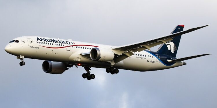 Acciones de Aeroméxico se desploman tras anuncio de reestructura financiera