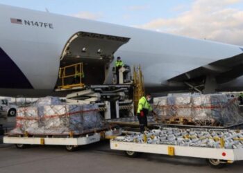 Llega a México de EEUU séptimo vuelo con ventiladores para covid-19