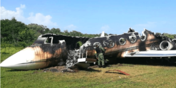 Militares encuentran avioneta quemada en Mapastepec, Chiapas