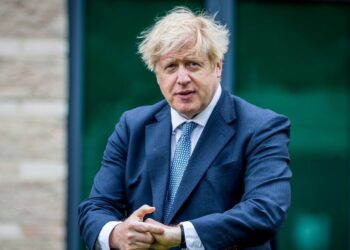 Boris Johnson pospone fecha para desconfinamiento por