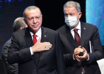 Turquía aprueba ley para regular redes sociales