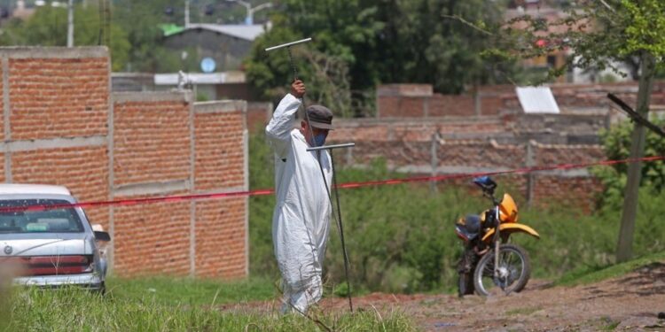 Encuentran 23 cuerpos en fosa clandestina en El Salto, Jalisco