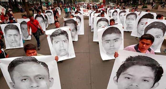 AMLO se compromete para resolución del caso Ayotzinapa