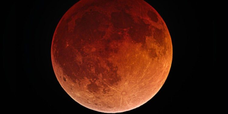 Horario para ver el eclipse de hoy y disfrutar la Luna de Trueno