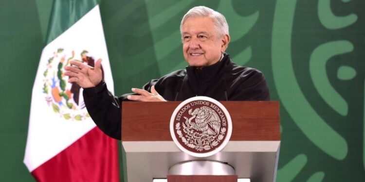 AMLO invita a nueva subasta en Los Pinos; habrá iPads, celulares y pantaletas