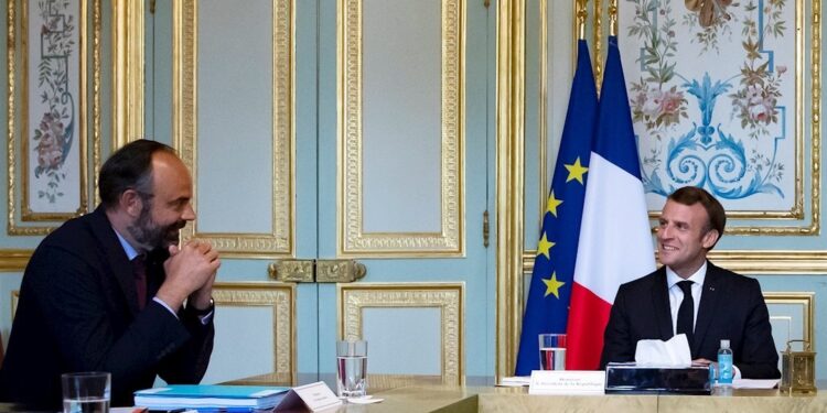 Francia investigará a 3 funcionarios por manejo de pandemia