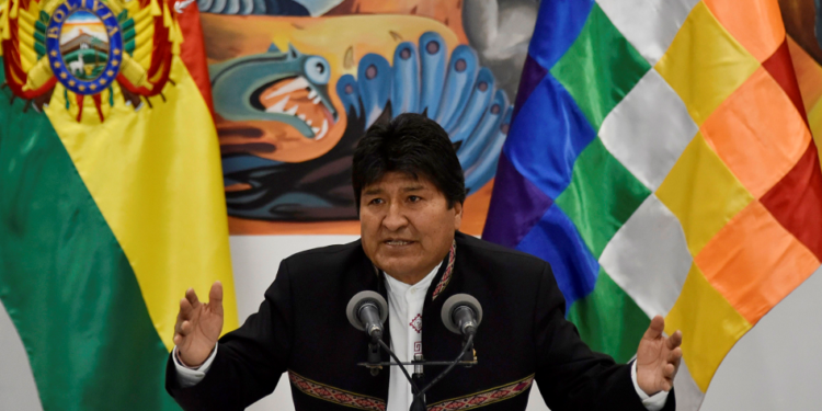 Evo Morales es acusado de terrorismo por fiscalía de Bolivia, piden su captura
