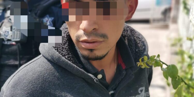 Agentes detienen a sujeto con droga en Pavón