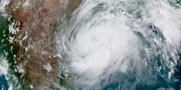 En medio de la pandemia, Texas se prepara para el huracán Hanna