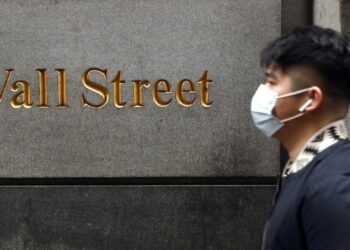 Economía de Estados Unidos se hunde 32.9 %