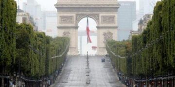 Francia reduce el desfile del Día de la Bastilla en concesión al COVID-19