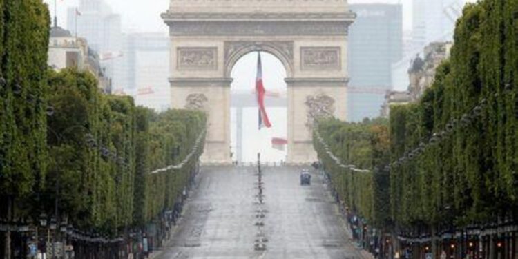 Francia reduce el desfile del Día de la Bastilla en concesión al COVID-19