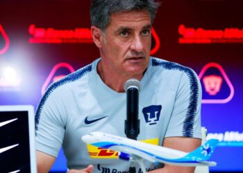 Míchel González renuncia como técnico de Pumas