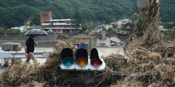 Japón insta a evacuar a más de 230 mil personas por lluvias en medio de la pandemia