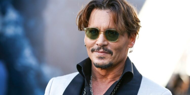 Johnny Depp niega haber abofeteado a su exesposa por reírse de su tatuaje