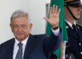 AMLO llega a la Casa Blanca donde lo recibe Trump