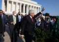 Simpatizantes y detractores reciben a AMLO en Washington