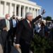 Simpatizantes y detractores reciben a AMLO en Washington