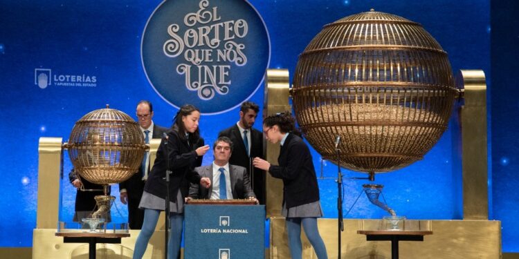 15 amigos ganan 144 millones de euros de la lotería europea