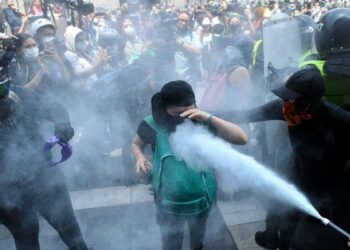 Marcha feminista deja 8 policías y 6 civiles lesionadas